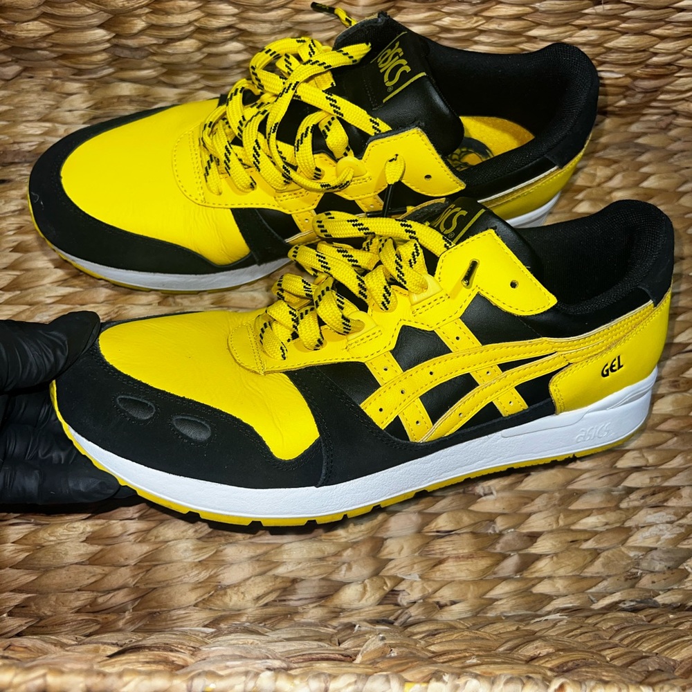 Black/yellow mens ASICS. Size 12